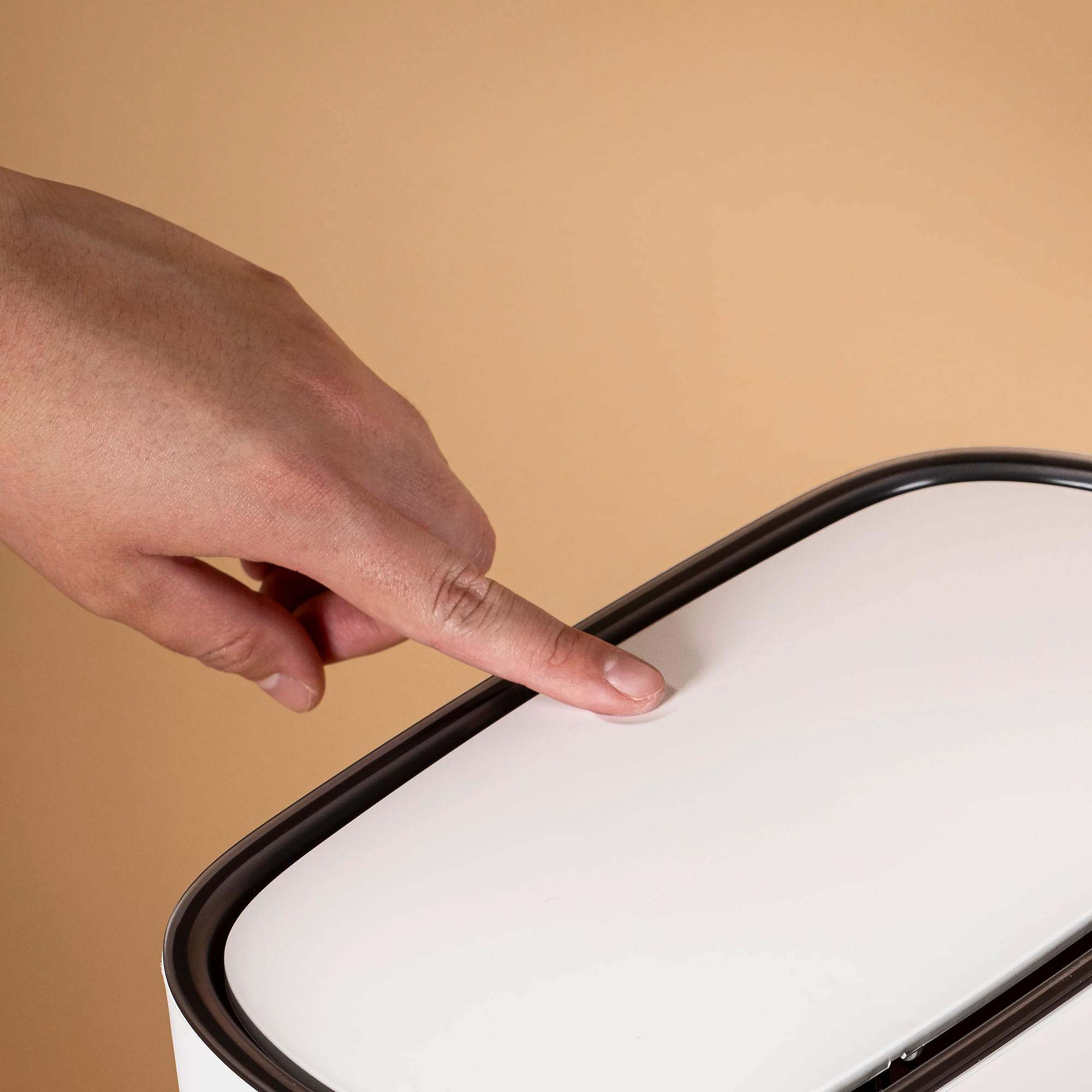 CESTO TAPA PUSH 9 LITROS BLANCO - Imagen 3