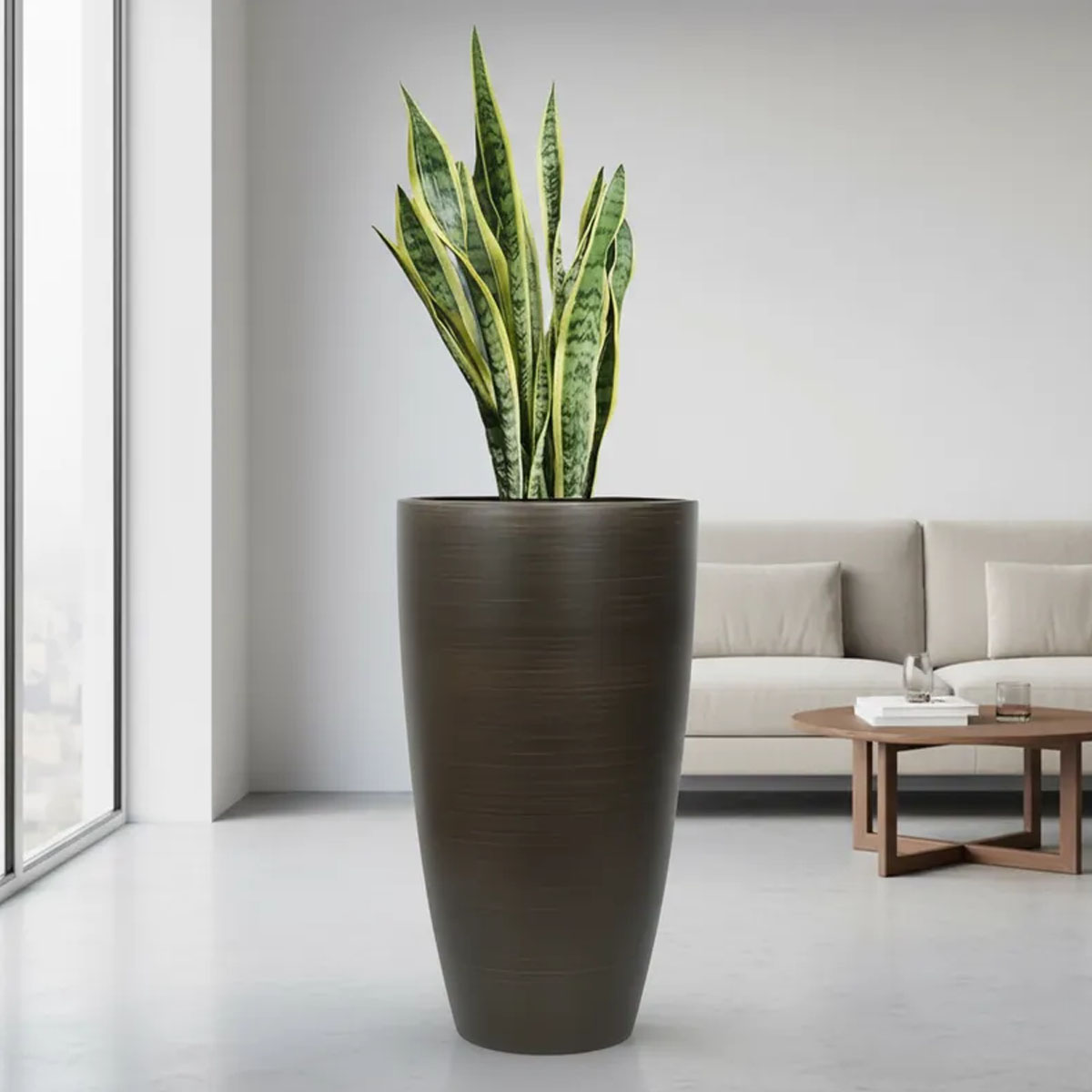 MACETA DE FIBRA CHOCOLATE CONICA 54CM ALTO X 30CM DIAMETRO