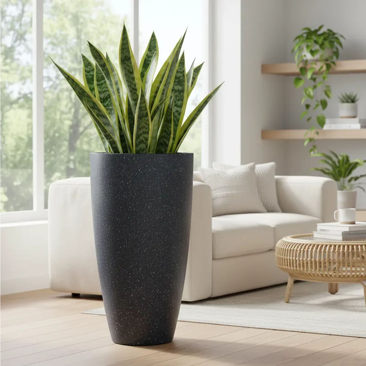 MACETA DE FIBRA PIEDRA GRIS CONICA 54CM ALTO X 30CM DIAMETRO