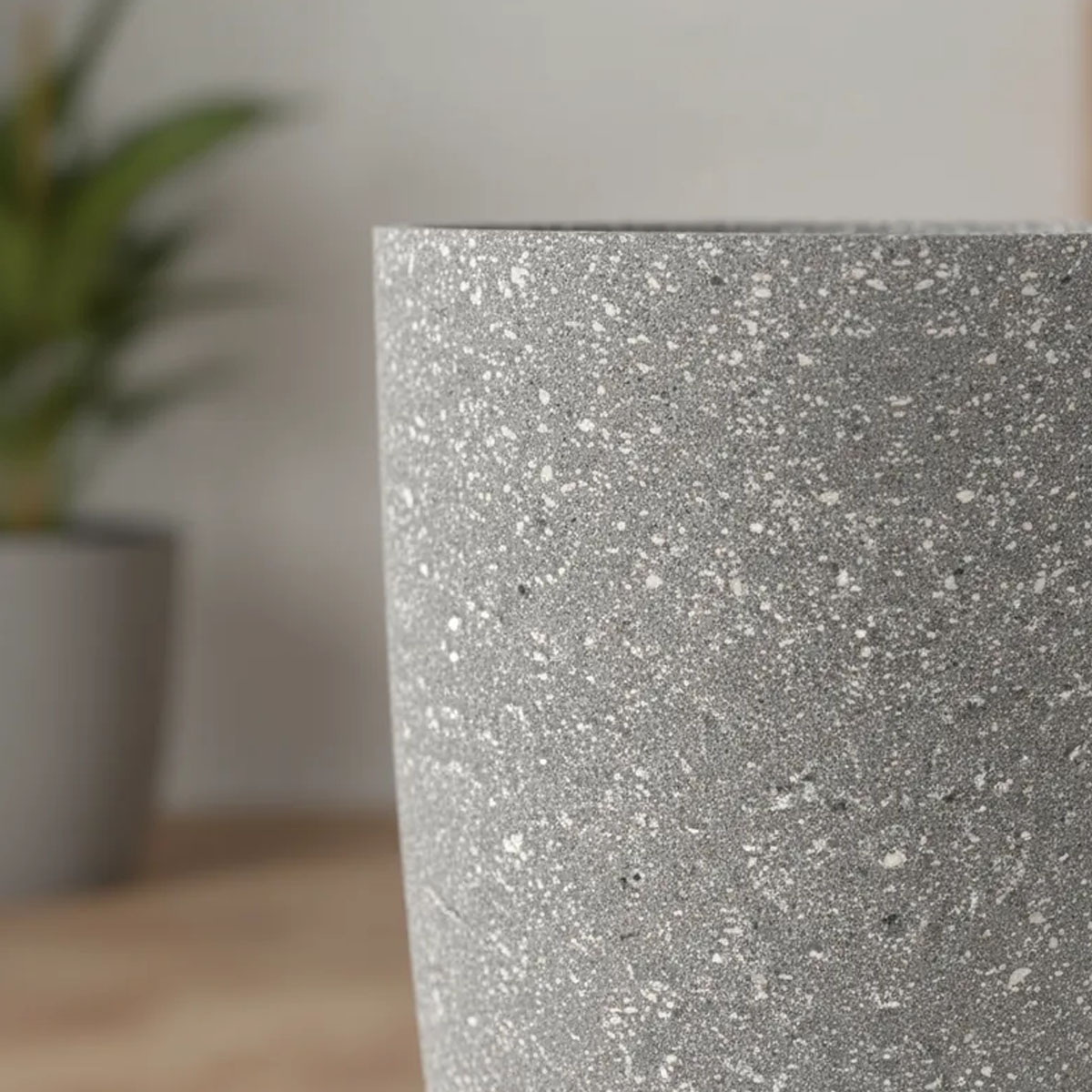 MACETA DE FIBRA SIMIL GRANITO CONICA 54CM ALTO X 30CM DIAMETRO - Imagen 3