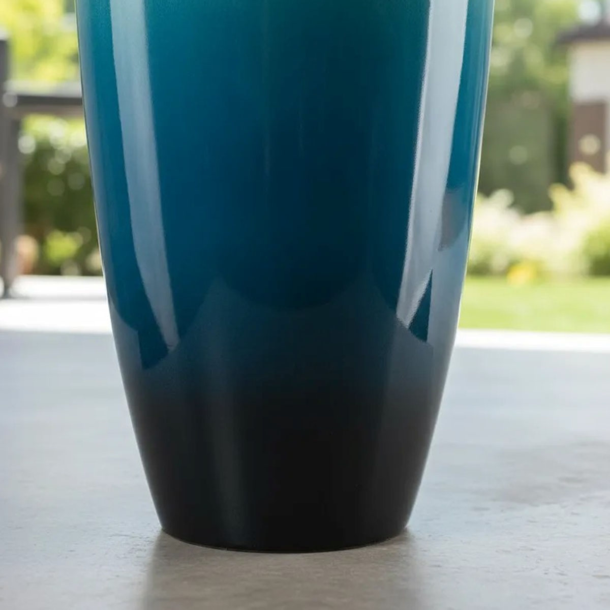 MACETA DE FIBRA AZUL CELESTE CONICA 54CM DE ALTO X 30CM DE DIAMETRO - Imagen 3