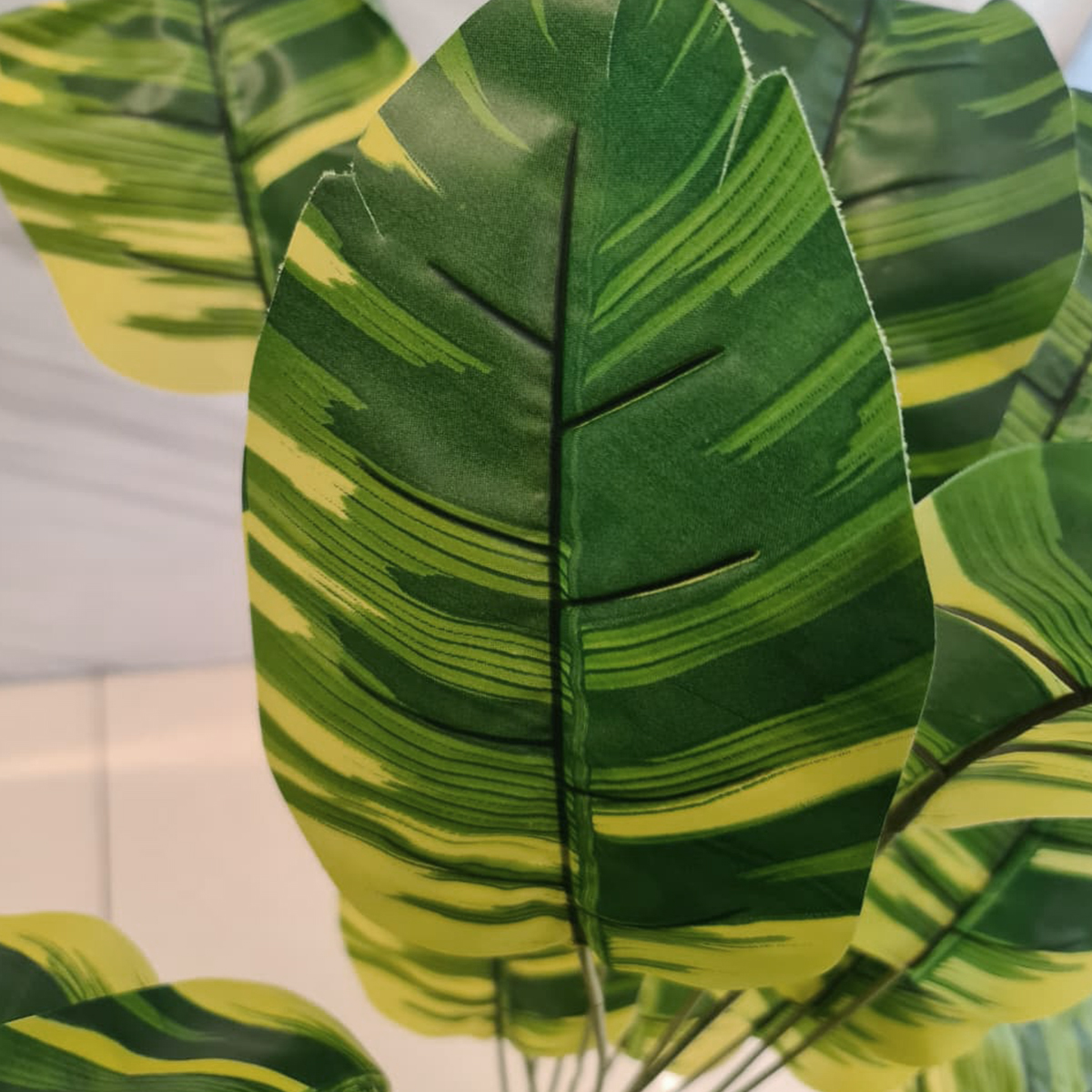 PLANTA ARTIFICIAL BANANA JASPEADA MIX 85 CM - Imagen 2